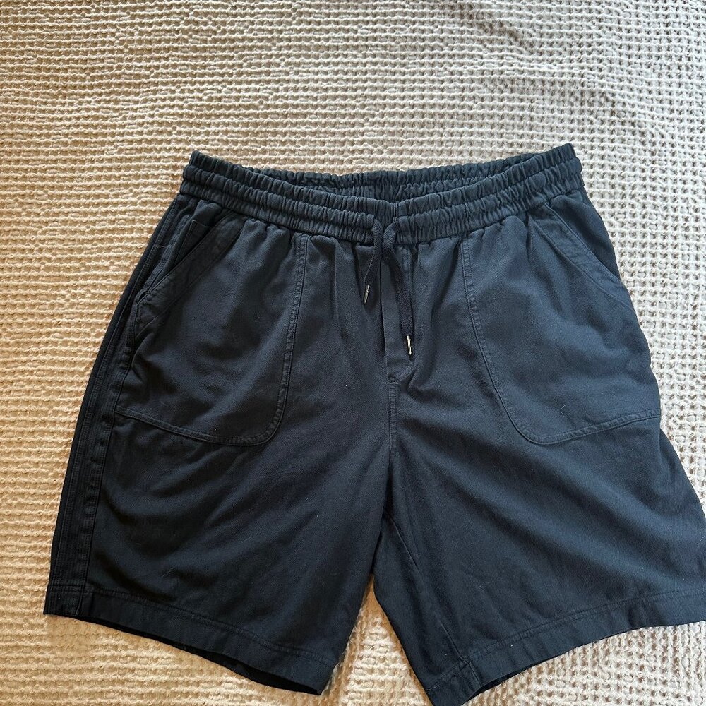 Athleta -- black Farallon Bermuda shorts -- size 18